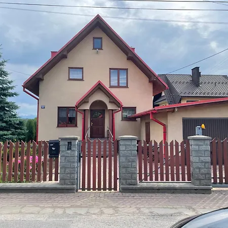 Dom Caloroczny W Debnie Podhalanskim Z Widokiem Na Tatry I Gorce