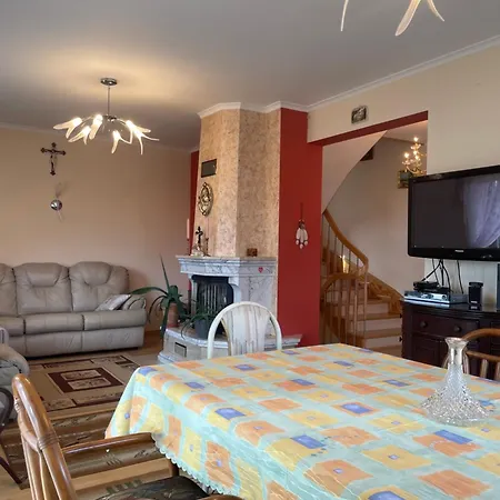 Dom Caloroczny W Debnie Podhalanskim Z Widokiem Na Tatry I Gorce * Debno (Nowy Targ)