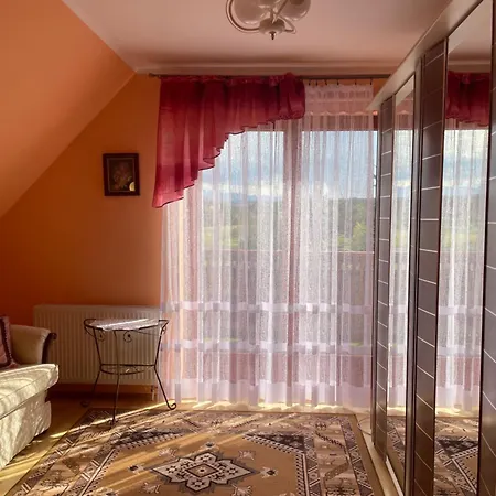 Dom Caloroczny W Debnie Podhalanskim Z Widokiem Na Tatry I Gorce * Debno (Nowy Targ)